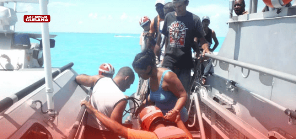 cubanos llegando en balsa a méxico