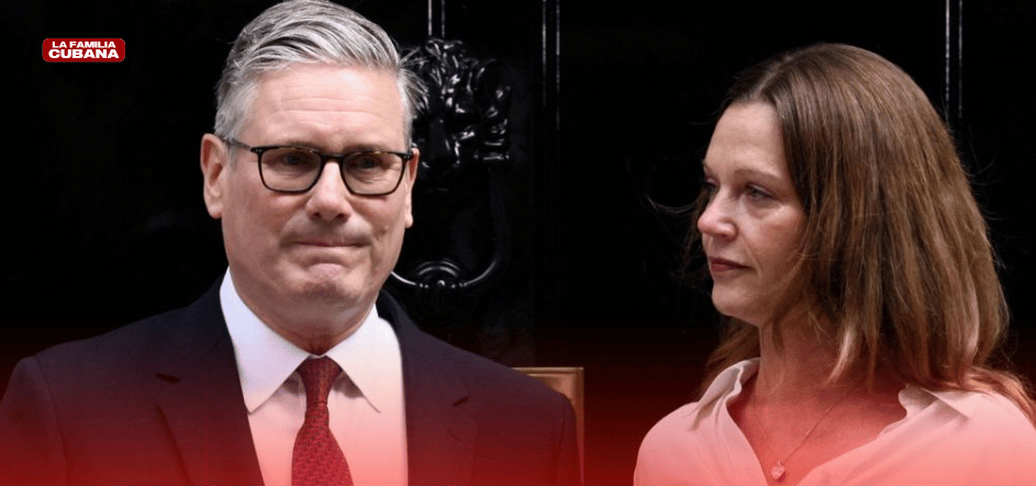 Starmer y su esposa a la salida de Downing Street