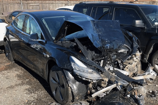 modelo 3 de tesla vinculado en accidente.