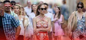 Jennifer Lopez deslumbra en Taormina y canta en italiano por primera vez.