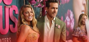 Ryan Reynolds pidió respaldo público para Blake Lively durante la promoción de It Ends With Us, mientras los documentos judiciales distinguen reputación y responsabilidad legal.